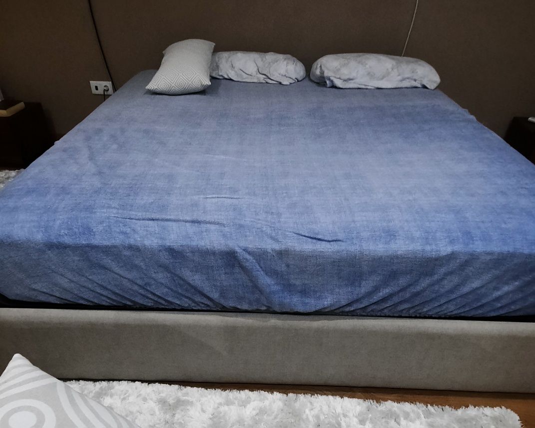 Cama de casal king moderna