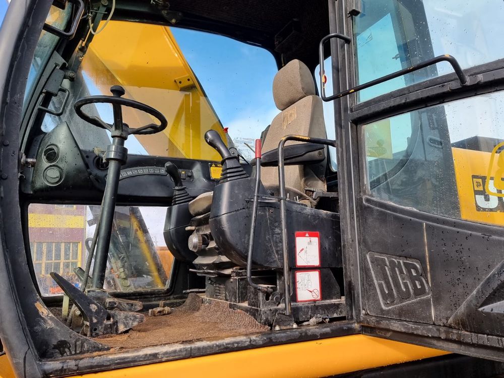 Продам экскаватор JCB JS 200 W