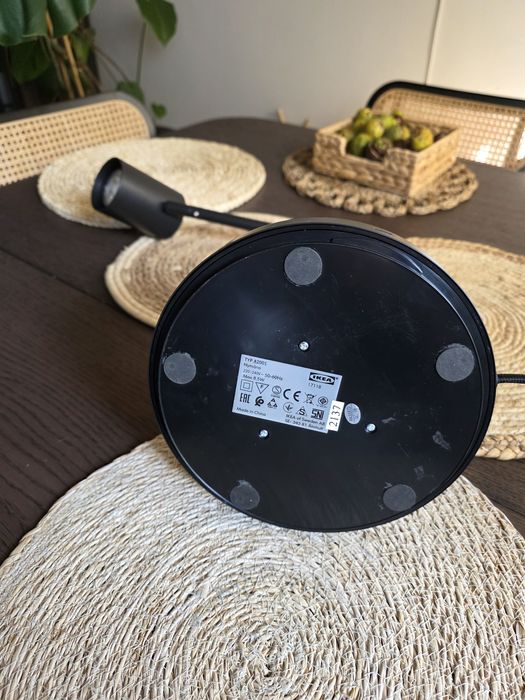 Lampa biurkowa IKEA nymåne z ładowarką indukcyjną i usb c