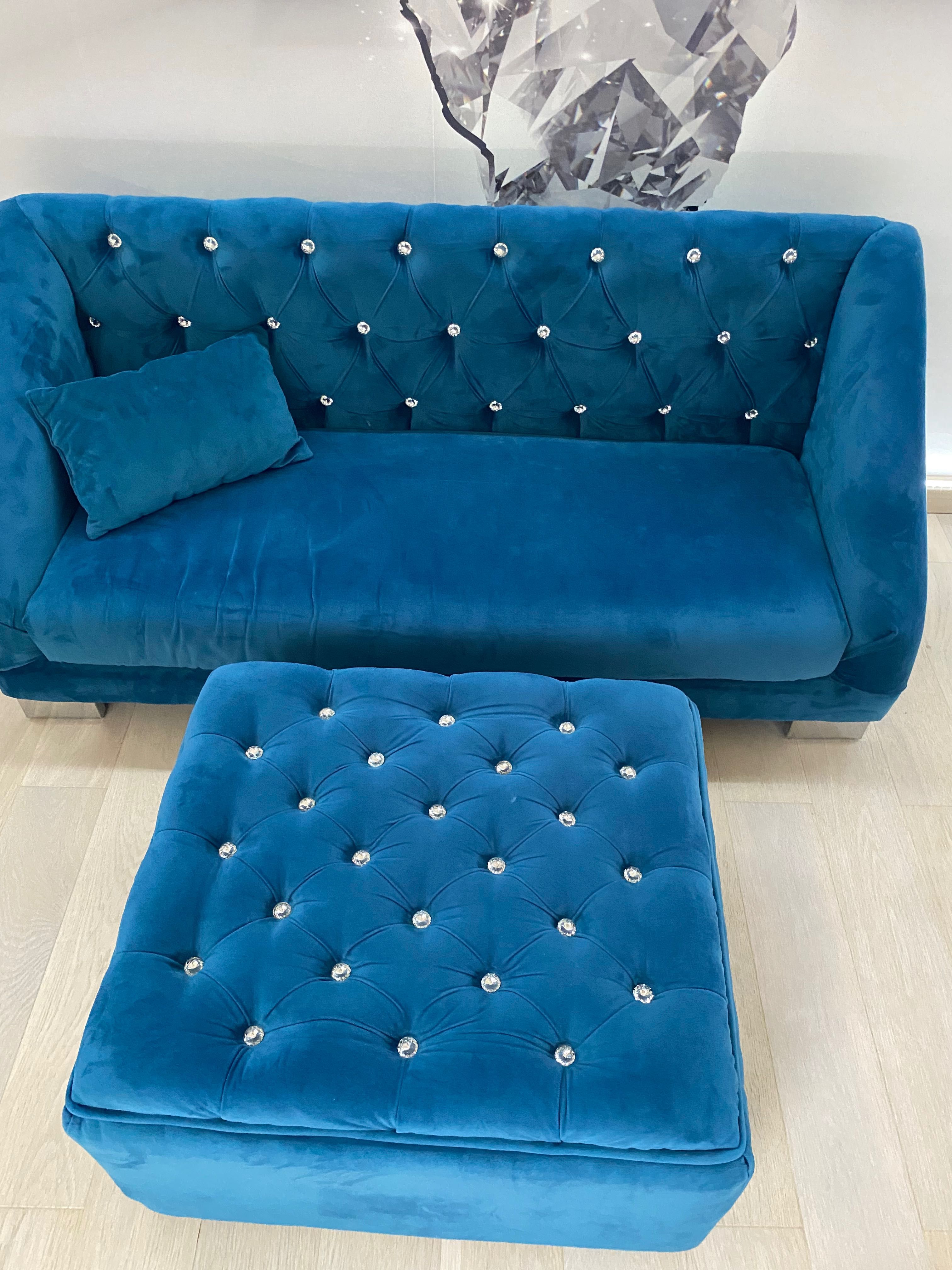 Sofa Chesterfield ze stolikiem / pufą dla dzieci