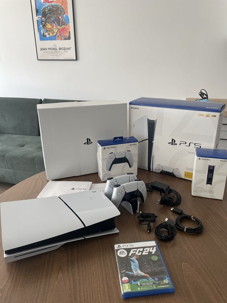 PS5 1TB z napedęm + dwa pady + stacja ladująca + EA24