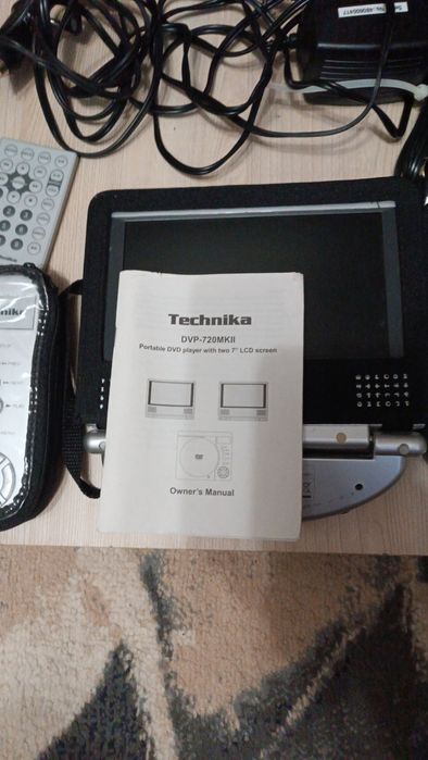 Автомобільний телевізор та dvd плеєр Technika