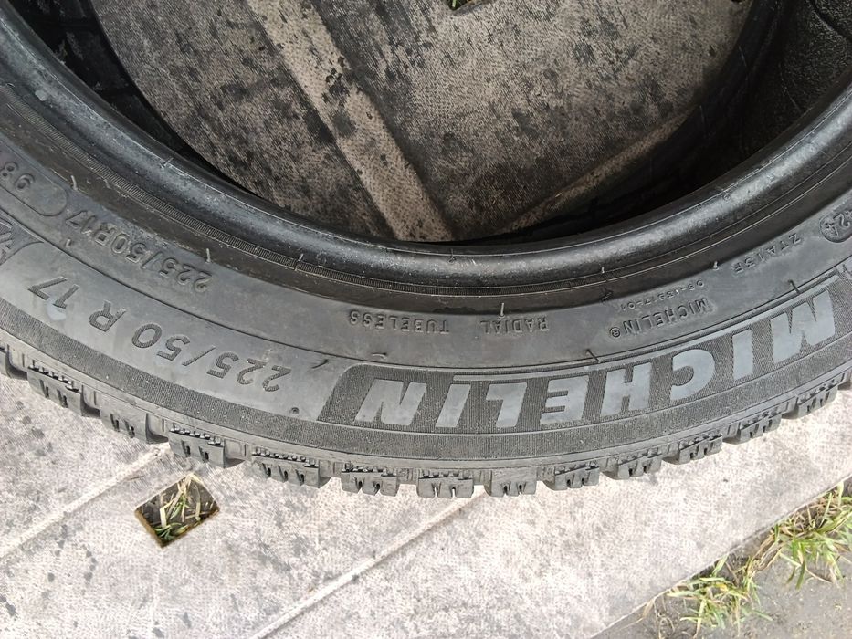 Продам шини  б/у 225/50R17
