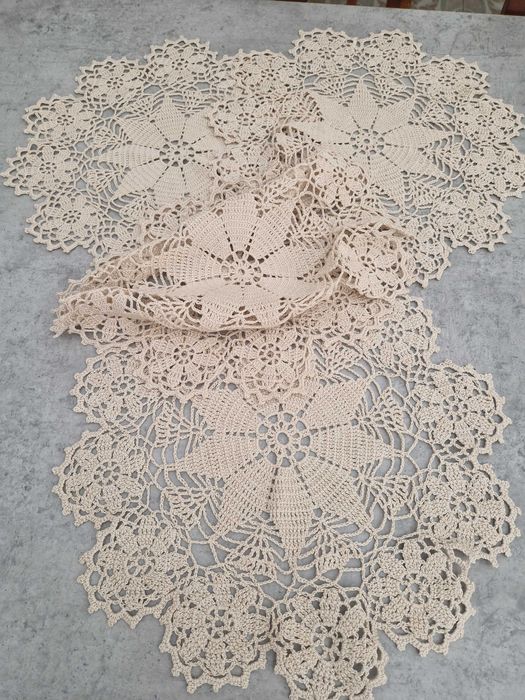 Dois conjuntos de panos em croché bege novos