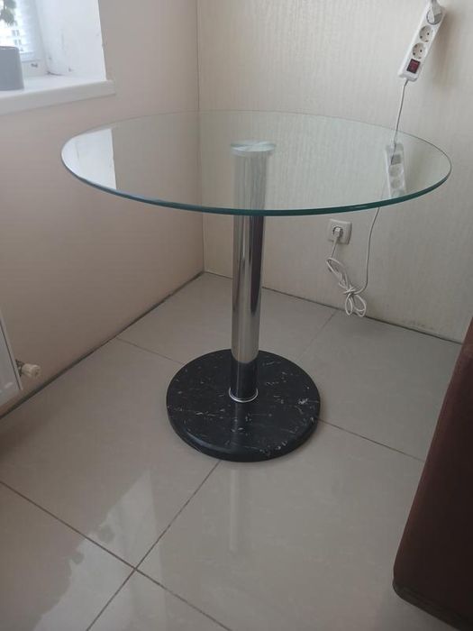 Круглий скляний прозорий стіл Halmar Cyryl діаметр 80 см для кухні на