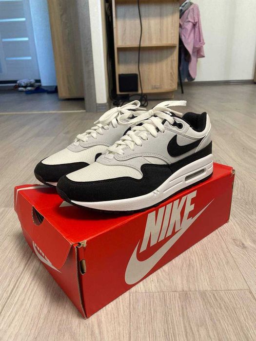 Продаю кросівки Nike AirMax 1 розмір 42(26.5см)