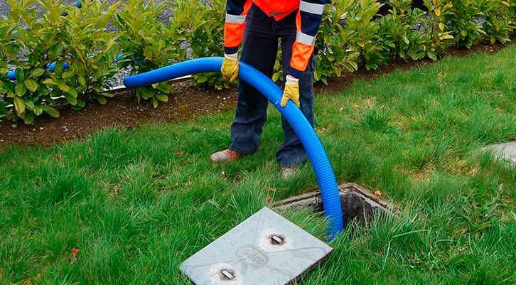 Выкачка выгребних ям Киев и область Чистка септика, биотуалетов Илосос