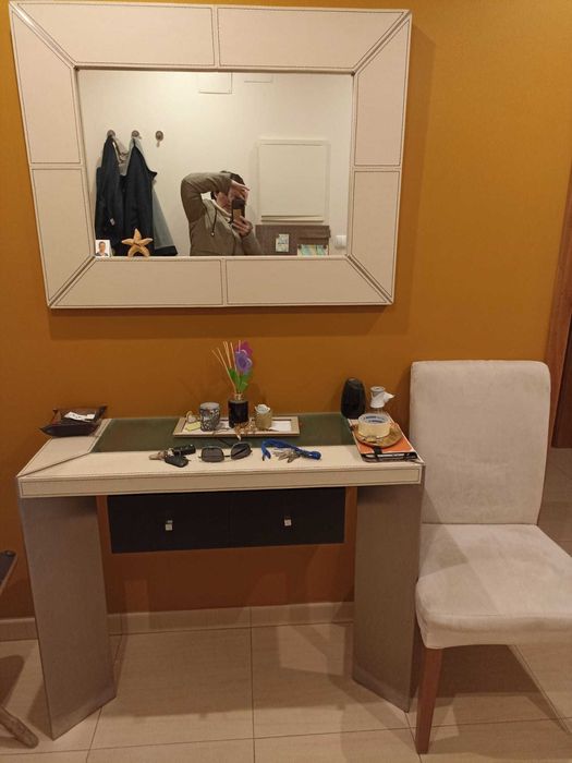 Mobiliário/recheio de casa.