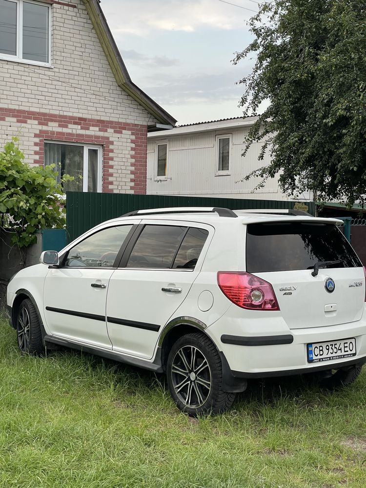 Geely mk cross.