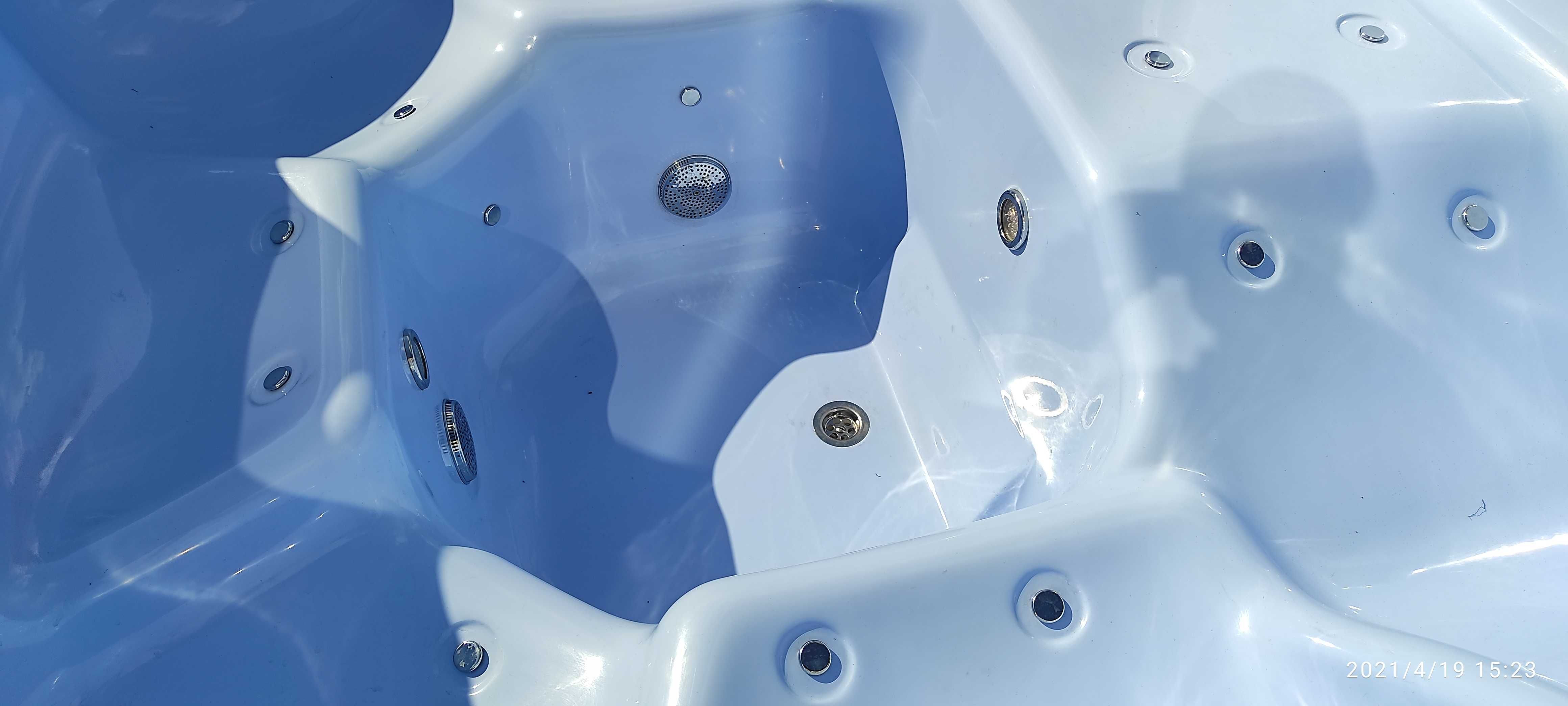Całoroczne NOWE jacuzzi dla 6 osób - rozmiar 213x213x90cm