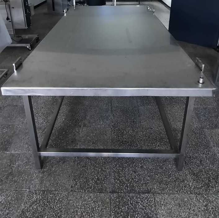 Stół roboczy ze stali nierdzewnej