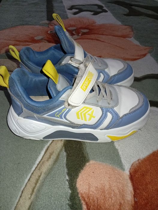 Кросівки дитячі 100грн