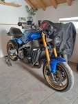 YAMAHA XSR 900 azul