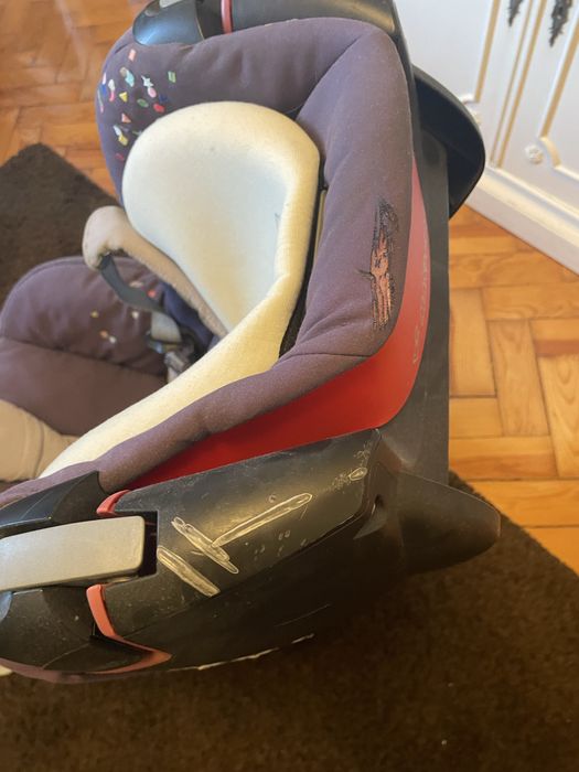 Cadeira auto Maxi-cosi com sinais de uso