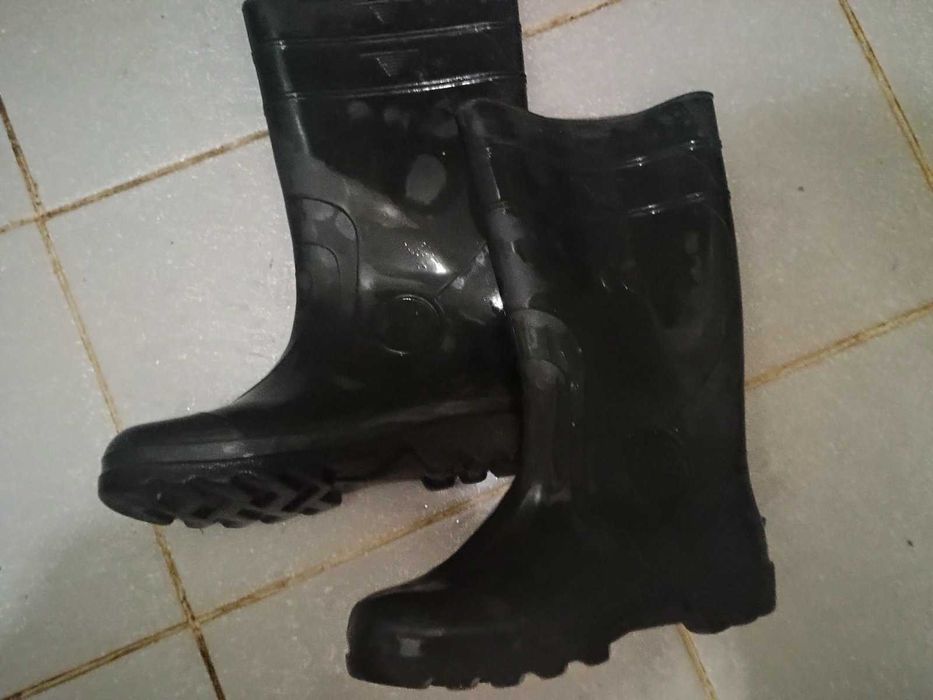 Чоловічі гумові чоботи. Надійні потужні величні і майже нові