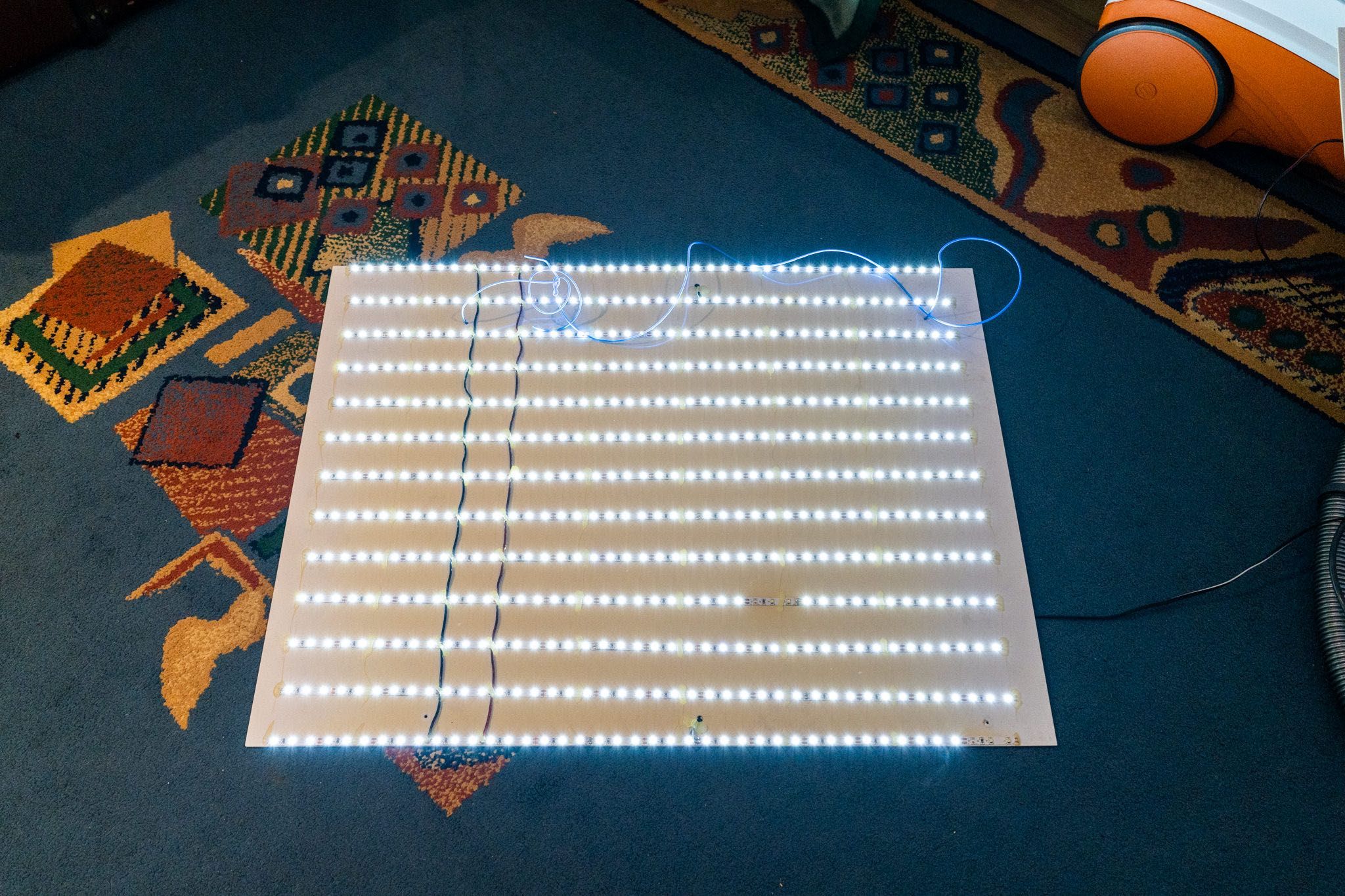 Dwa panele LED z zasilaczami
