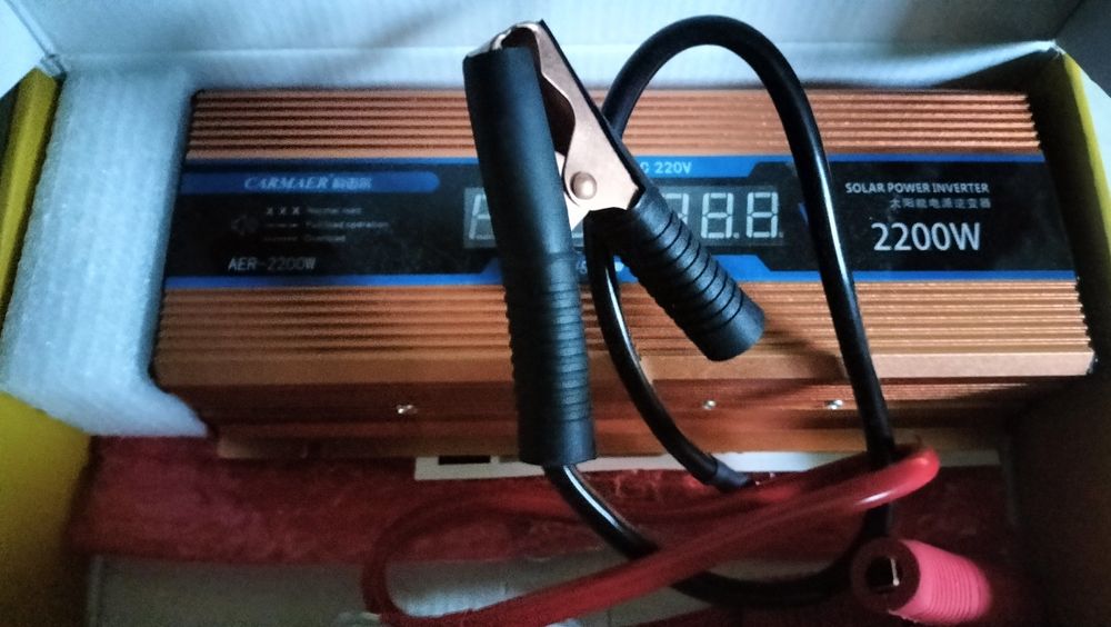 Автомобільний інвертор