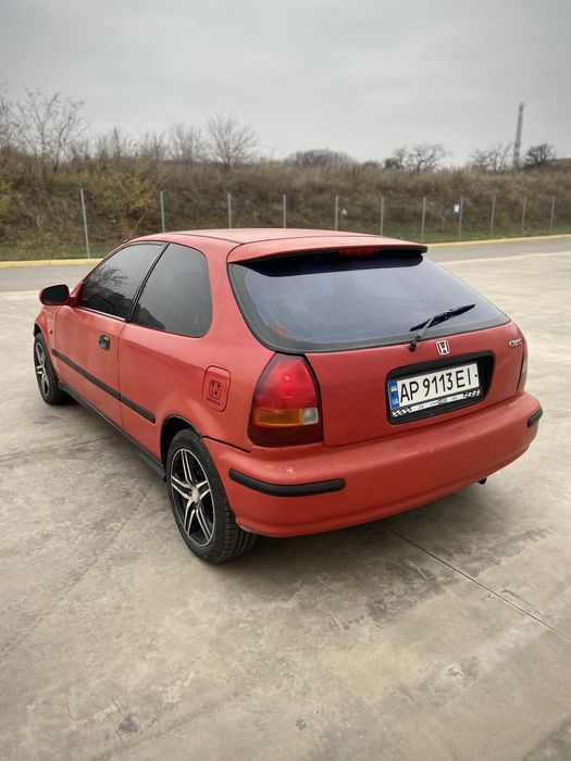 Honda Civic 1.4 на полном ходу