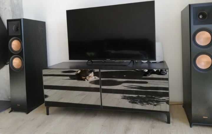 IKEA Besta szafka pod TV doposażona - drzwi szklane, nóżki