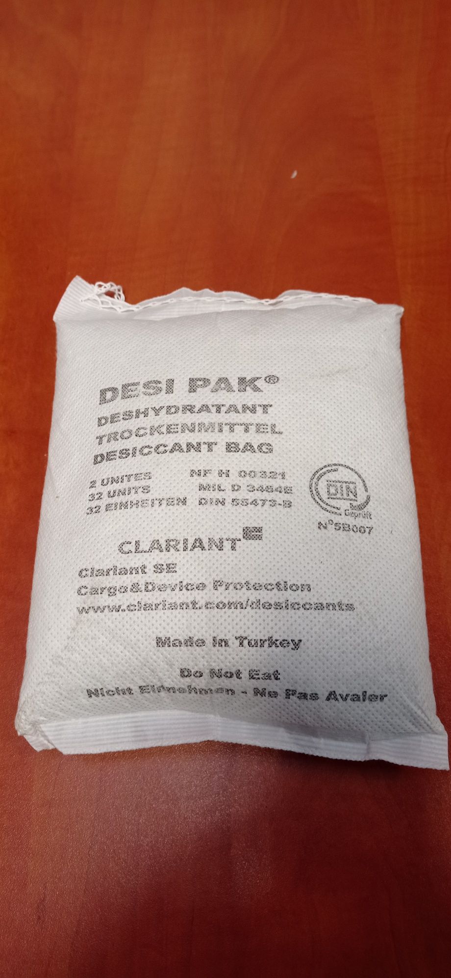 Super pochłaniacz wilgoci DESI PAK 1.30 kg.