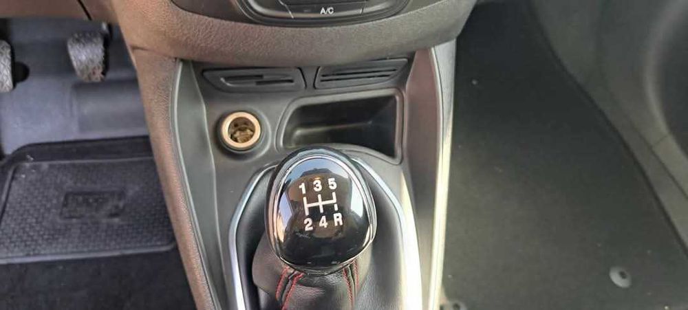 Ford transit courrier