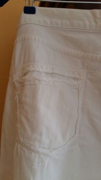BOSS HUGO BOSS джинсы белые.модные удобные классные.размер 35/32