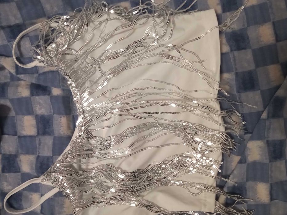 Top biały krótka z frędzlami i cekinami rozmiar S