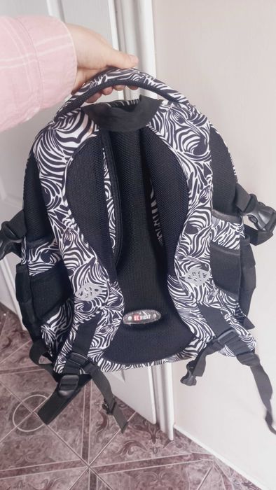 Plecak szkolny z usztywnianym tylem