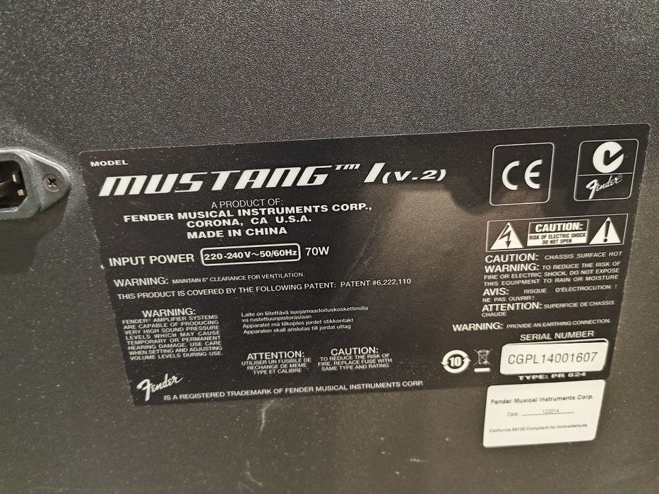 Gitara elektryczna + wzmacniacz mustang + niezbędne okablowanie
