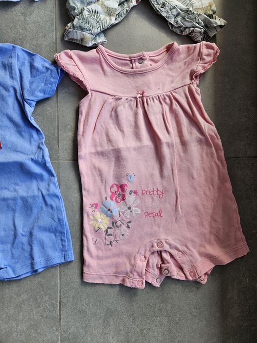 Paka rampersów dla dziewczynki rozmiar 74