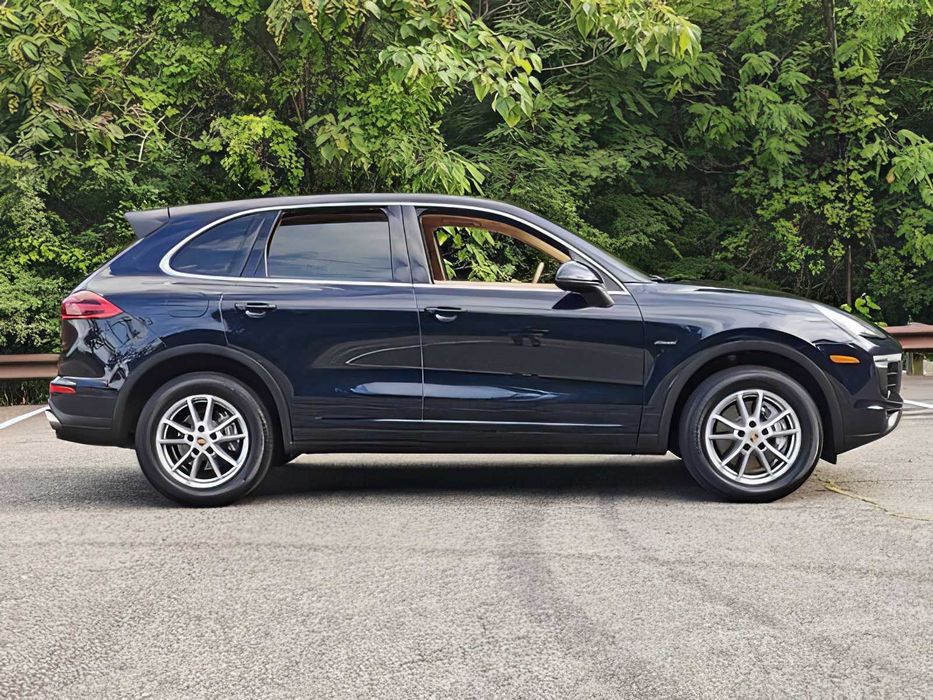 Porsche Cayenne      2015
