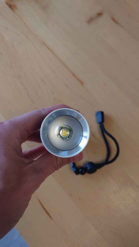 Latarka akumulatorowa XRG RX80 XP-L - 800 lumenów