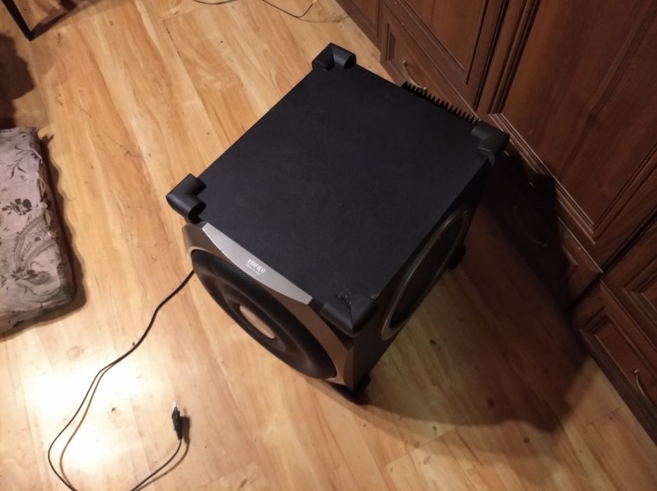 Subwoofer aktywny Edifier s730