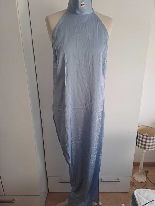 Sukienka maxi z wiązanym na szyi