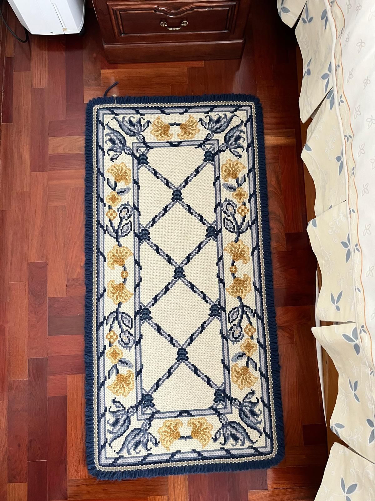 Conjunto para quarto em tons bege.