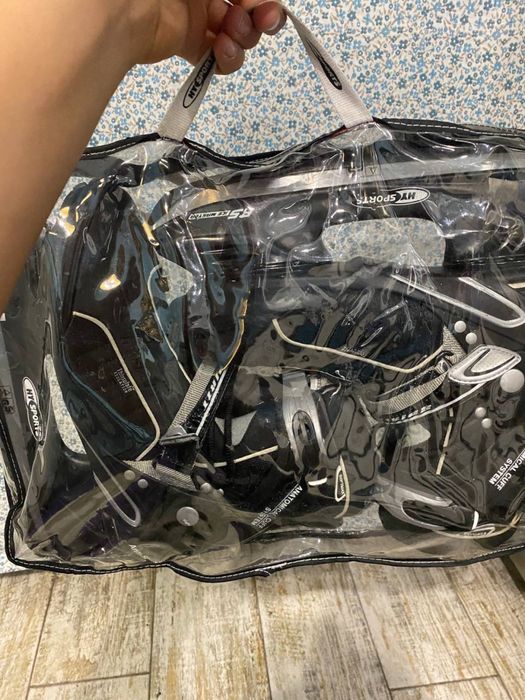 Коньки , 44 розмір , стан ідеальний з чохлом .