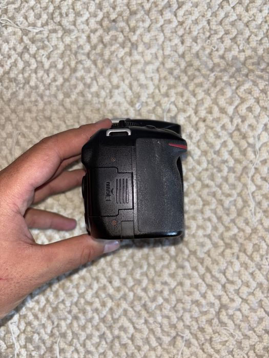 Câmara Nikon D5200 DSLR – Só corpo + acessórios