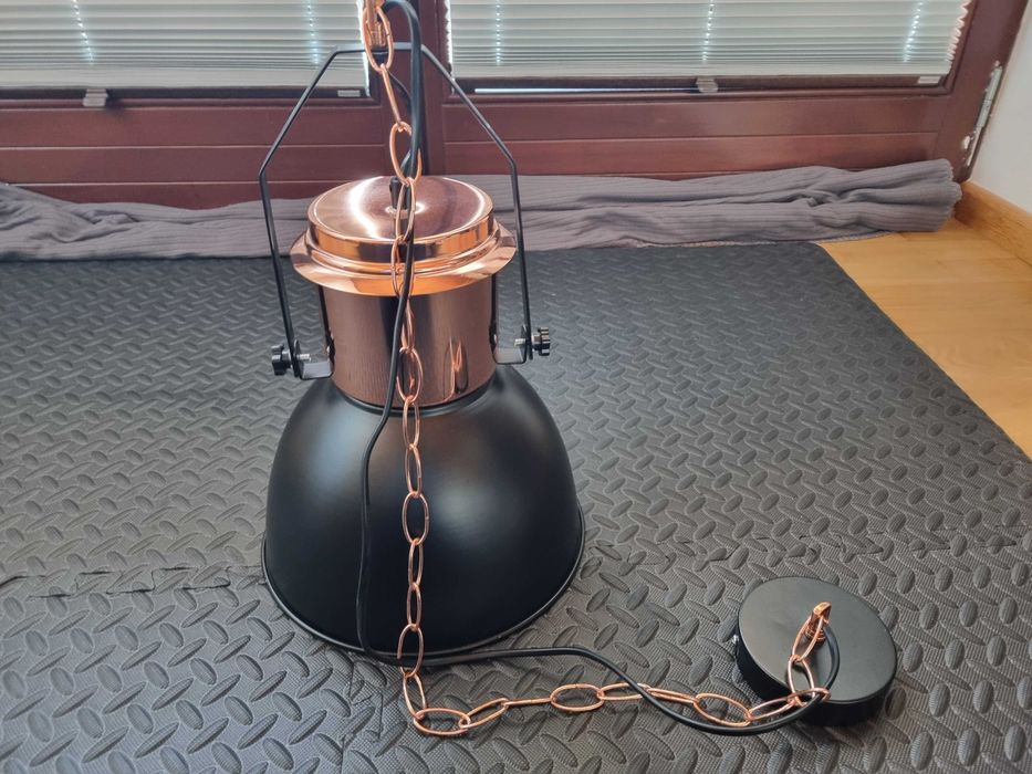 Nieużywana lampa wisząca