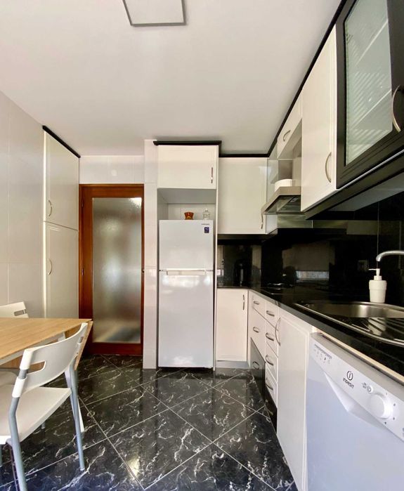 Quarto mobilado em apartamento junto à universidade Lusíada