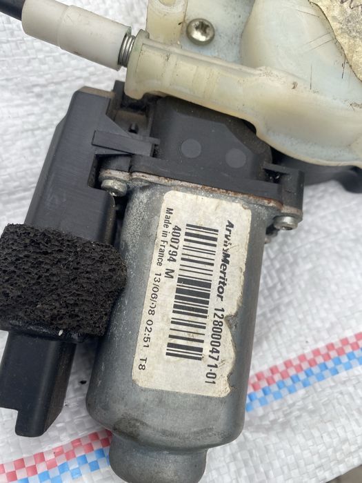 Стеклоподьепник Рено меган 2