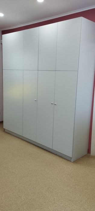 Шафа сіра для речей, одягу