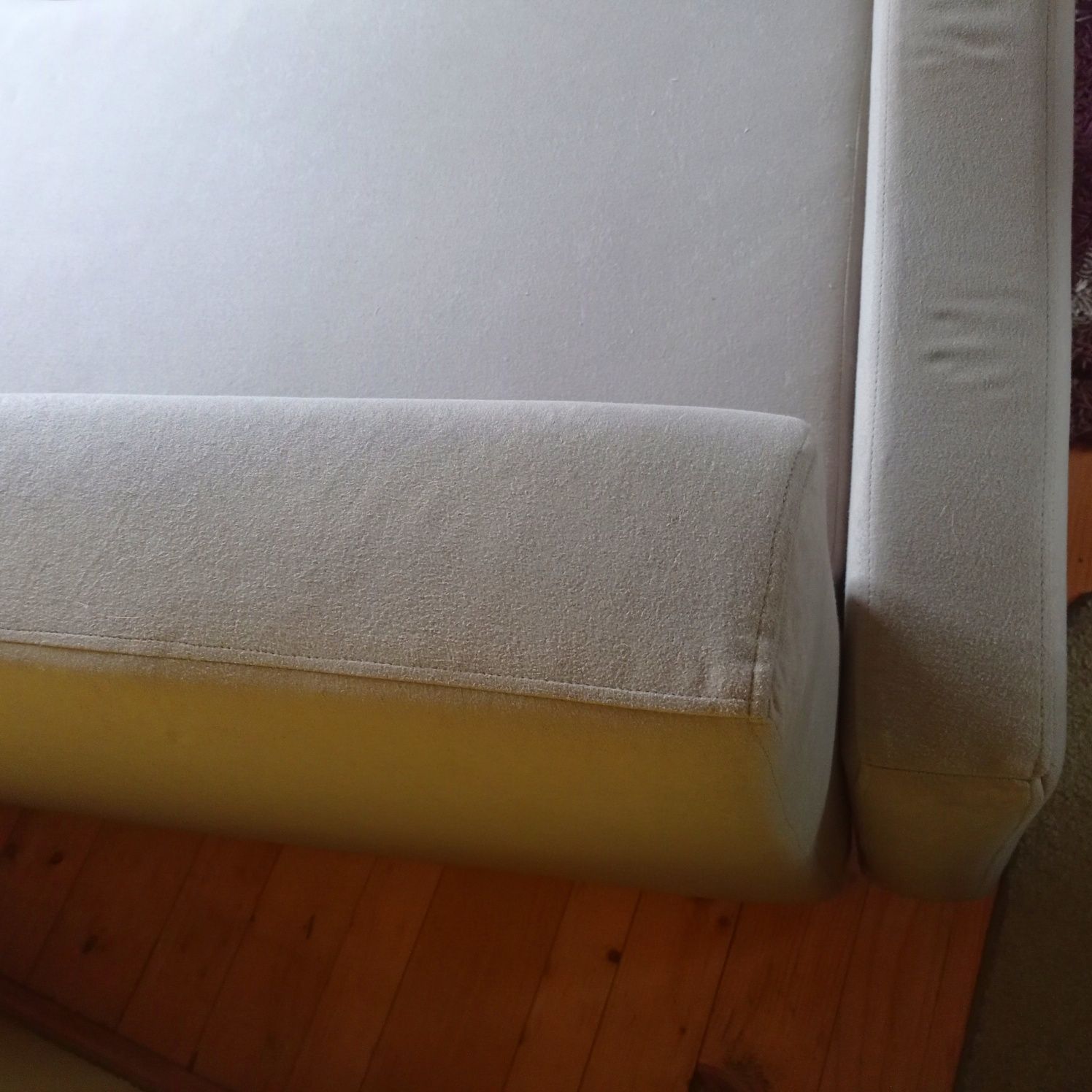 Łóżko kanapa rozkładana, pojemnik na pościel + 3 poduchy