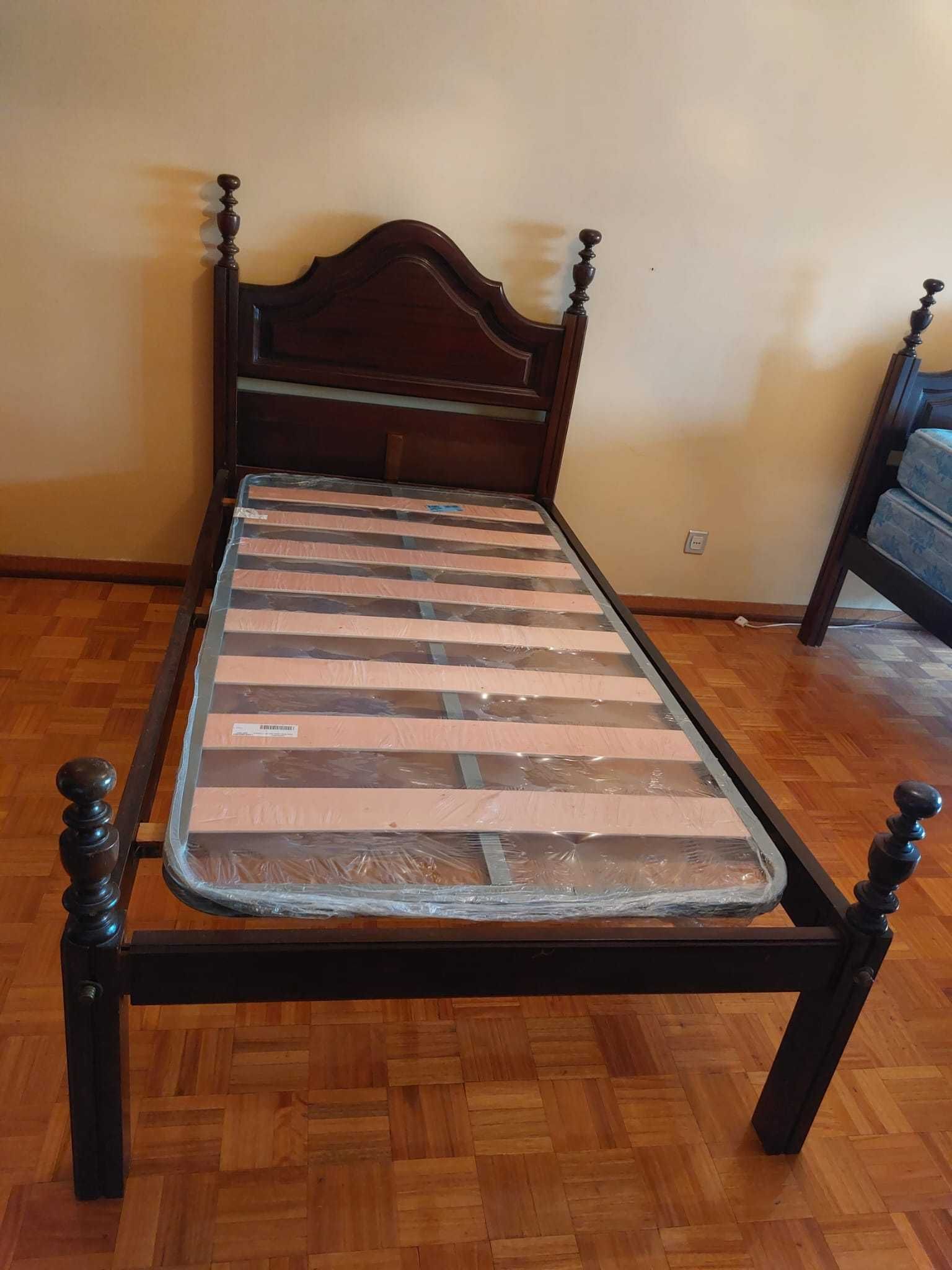 Mobiliário Quarto Duplo (Cama Individual + Mesinha Cabeceira + Cómoda)