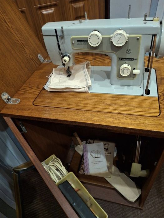 Швейная машинка Подольск 142