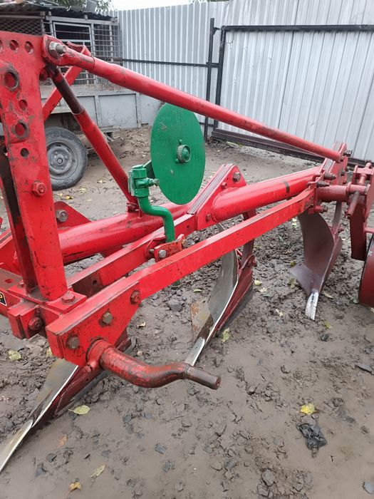 Продам плуг Кварделен 12  3 корпусний привезений з Європи