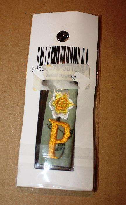 Porta chaves artesanato com Inicial letra P bordado NOVO