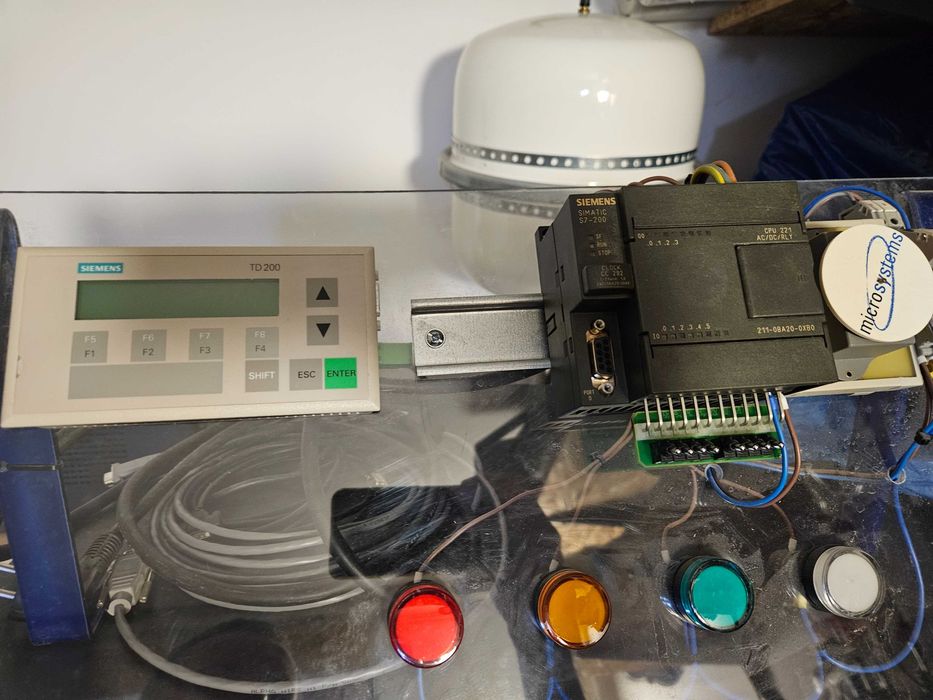 Sterownik Siemens S7200 wraz z panelem TD200 i kablem do programowania