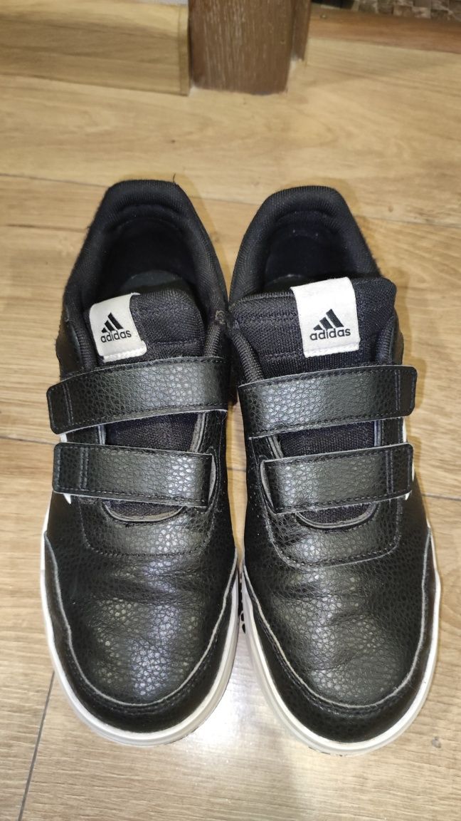 Кросівки Adidas б/у