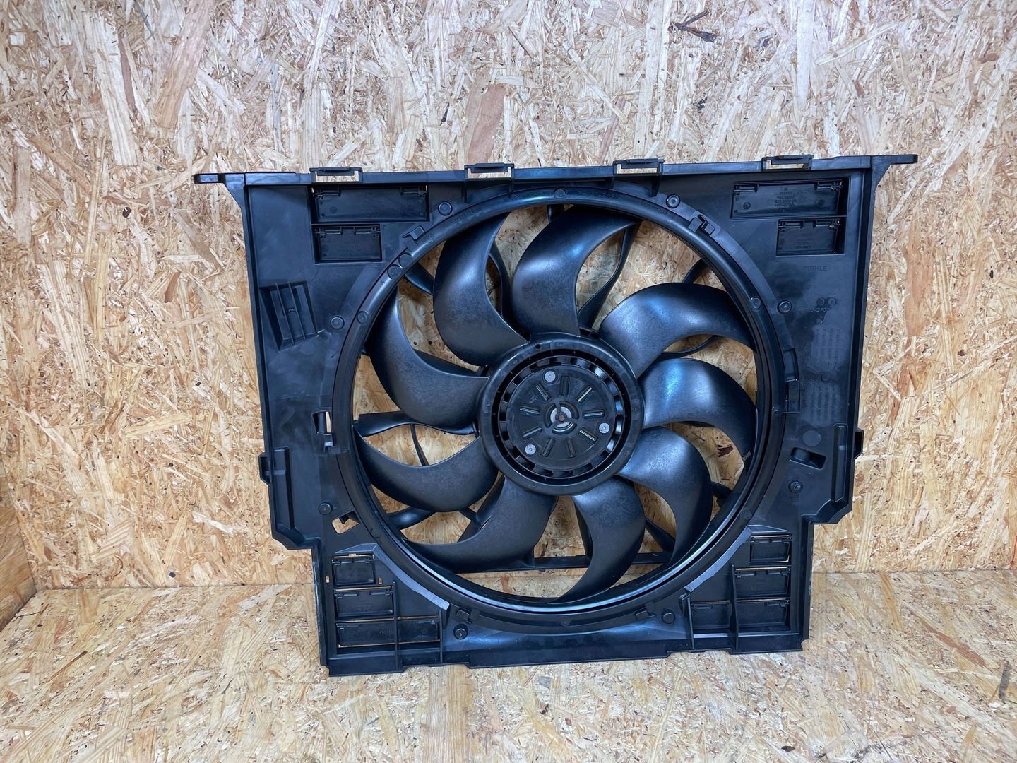 Wentylator chłodnic Obudowa BMW G11 G12 G30 G31 3.0D 8590051 8655846
