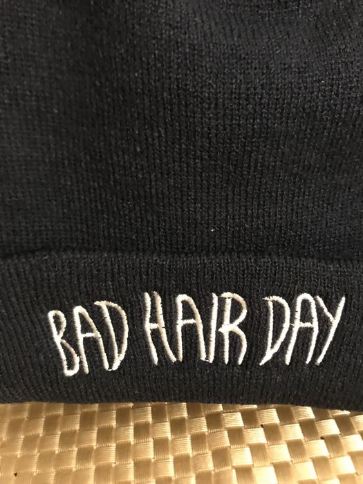 Czapka z napisem „BAD HAIR DAY” granatowa - NOWA